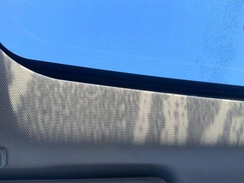 Used 2017 Chevrolet Traverse LT image 22