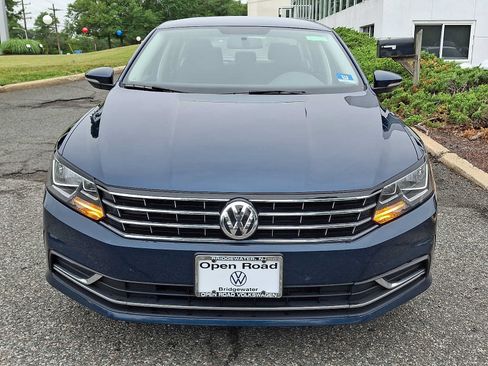 Used 2018 Volkswagen Passat 2.0T S w/ Driver Assistance Package FWD image 2