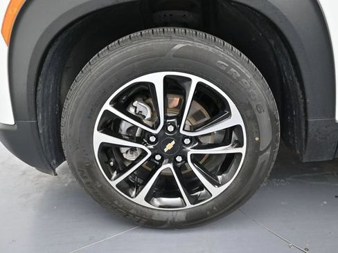 Used 2024 Chevrolet TrailBlazer LT FWD image 9