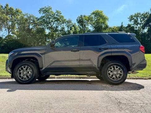 Certified 2025 Toyota 4Runner SR5 AWD/4WD image 4