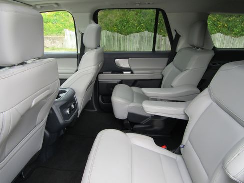 Used 2025 Ford Expedition Active AWD/4WD image 13