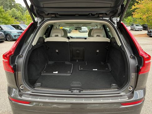 Used 2022 Volvo XC60 B5 Momentum w/ Protection Package Premier FWD image 15