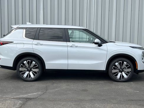 New 2026 Mitsubishi Outlander SE AWD/4WD image 4