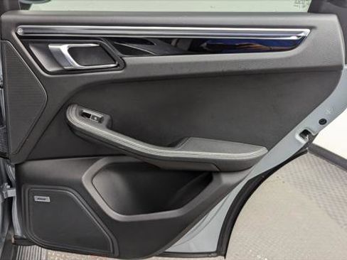 Used 2019 Porsche Macan image 21