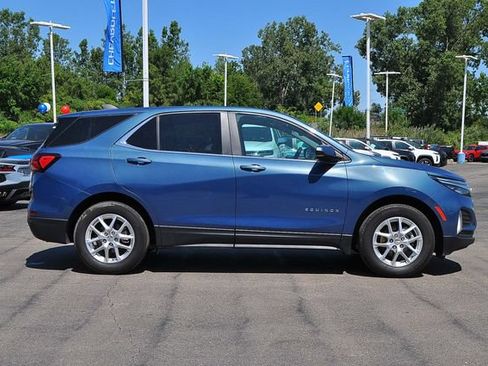 Used 2024 Chevrolet Equinox LT w/ LPO, Floor Liner Package FWD image 2