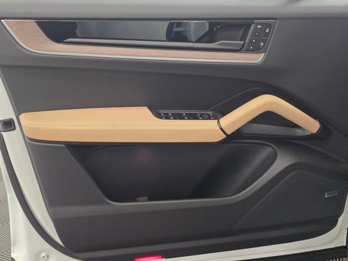New 2026 Porsche Cayenne image 26
