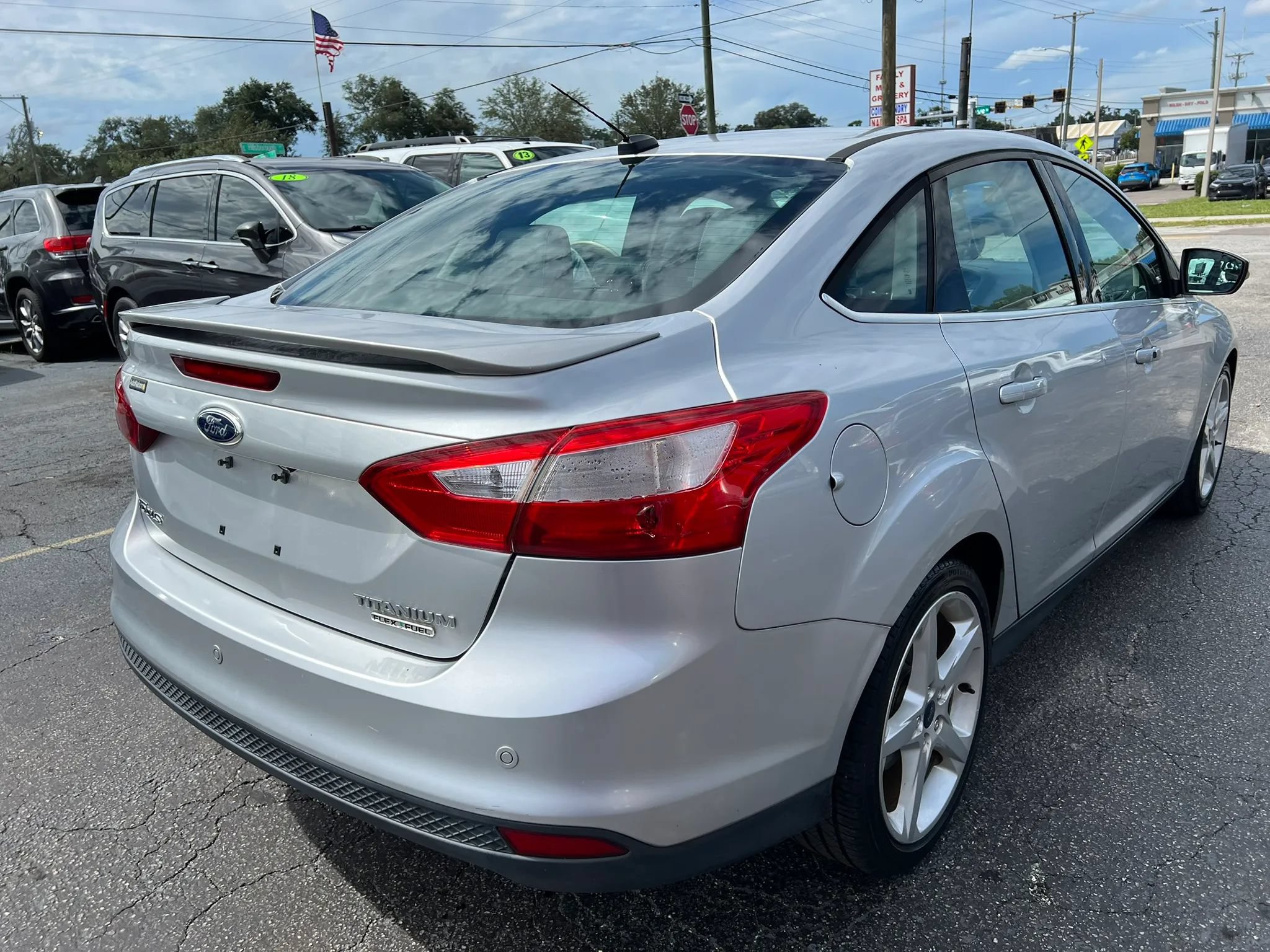 Used 2013 Ford Focus Titanium w/ Titanium Handling Pkg FWD image 4