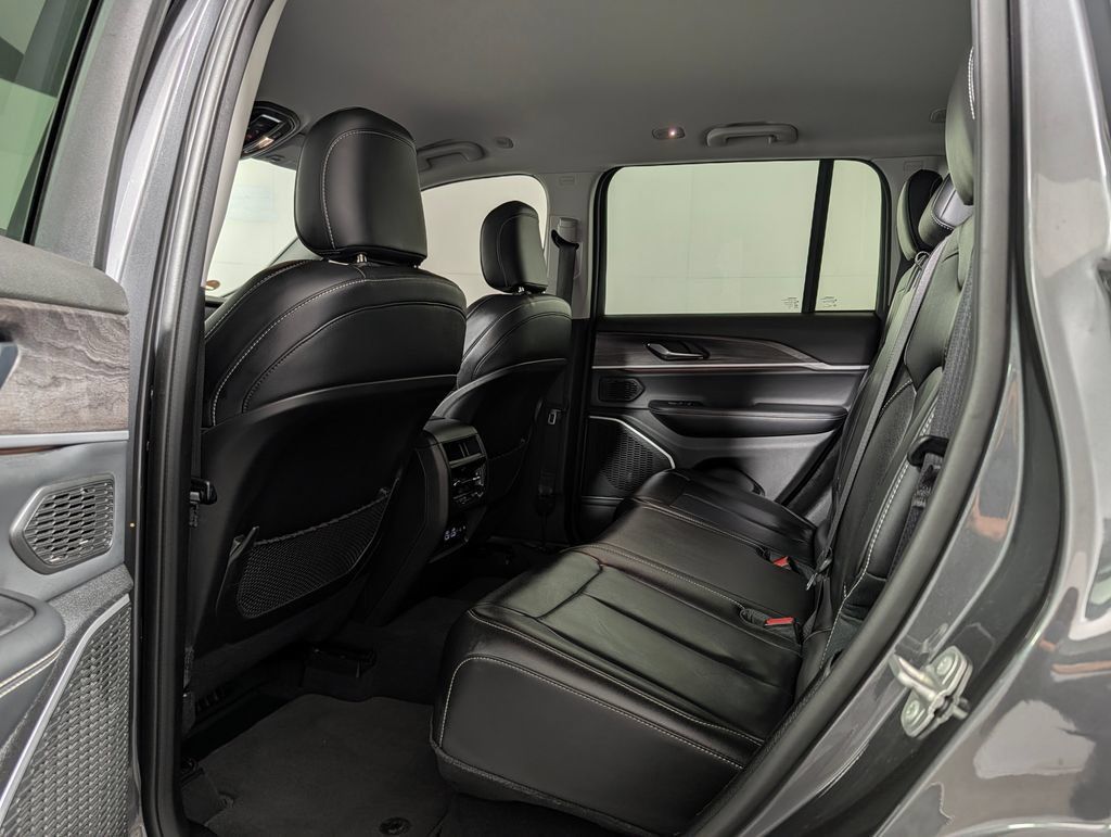 Used 2022 Jeep Grand Cherokee Limited RWD image 12