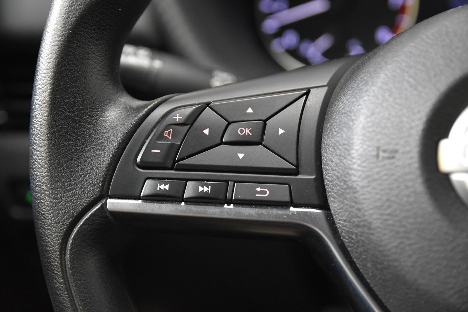 Used 2024 Nissan Sentra SV FWD image 14