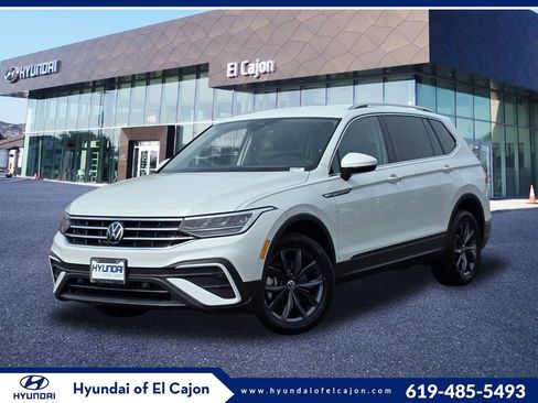 Used 2023 Volkswagen Tiguan SE FWD image 1