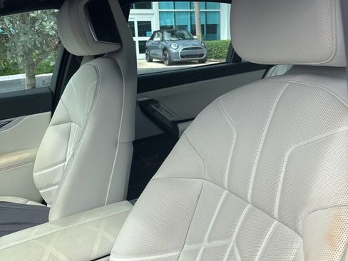 Used 2023 BMW 760i xDrive AWD/4WD image 3
