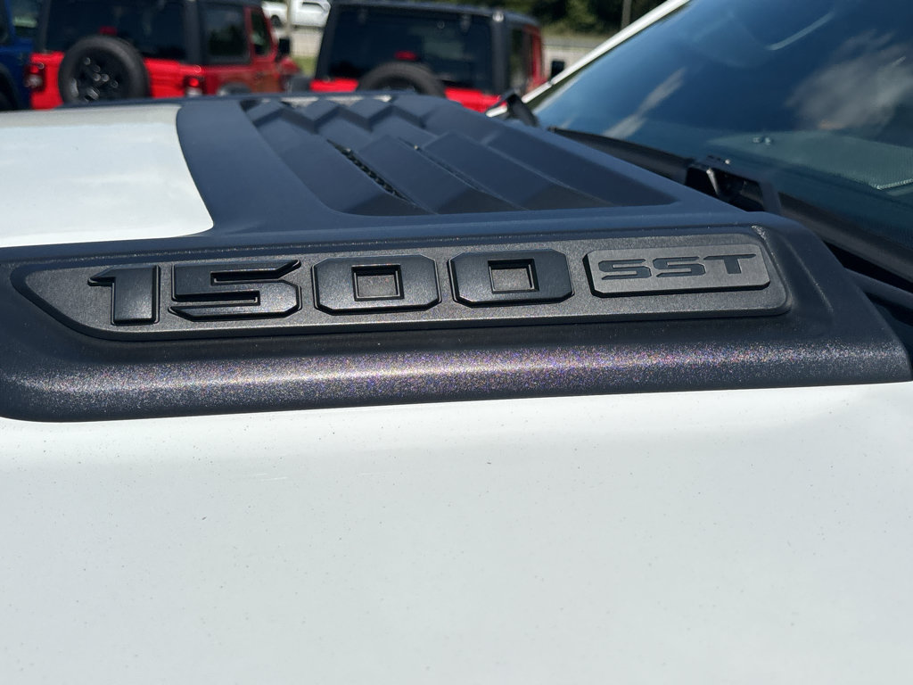 Used 2025 RAM 1500 Laramie w/ Night Edition AWD/4WD image 8