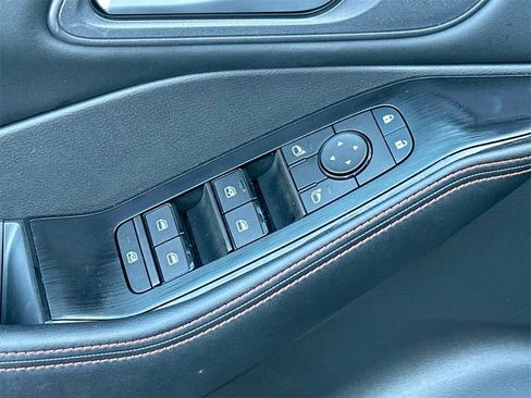 Certified 2025 Nissan Rogue SV image 17