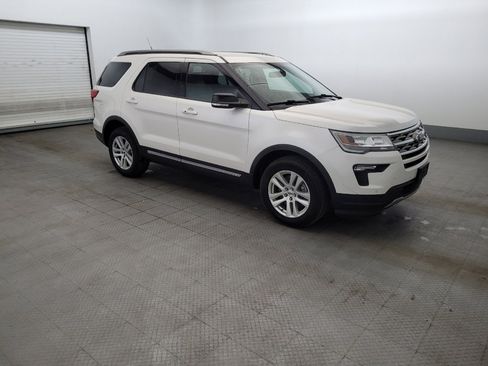 Used 2018 Ford Explorer XLT w/ Equipment Group 202A AWD/4WD image 11