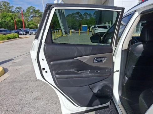 Used 2022 Nissan Murano SV w/ SV Midnight Edition Package image 17