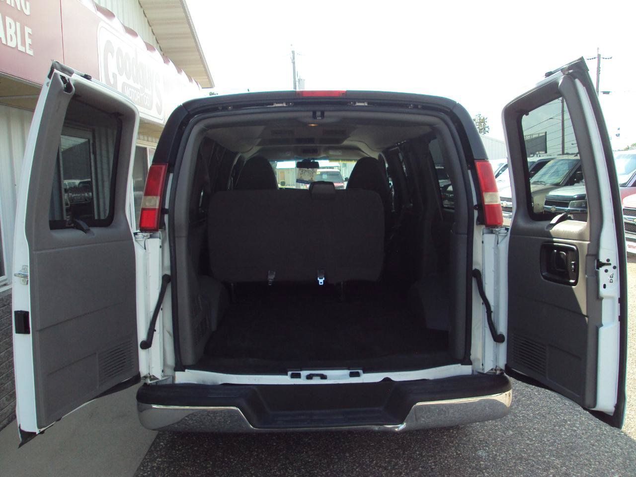 Used 2014 Chevrolet Express 1500 LT w/ LT Preferred Equipment Group AWD/4WD image 7