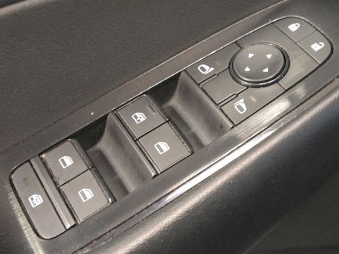Used 2024 Nissan Rogue S AWD/4WD image 27