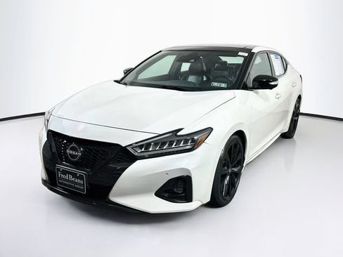 Used 2023 Nissan Maxima SR w/ Sport Mat Group FWD image 3