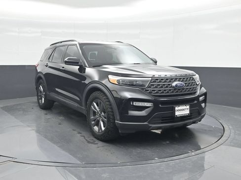 Used 2023 Ford Explorer XLT w/ Equipment Group 202A RWD image 8