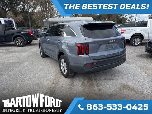 Used 2022 Kia Sorento LX image 7