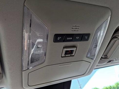 Used 2025 Toyota RAV4 XLE AWD/4WD image 26