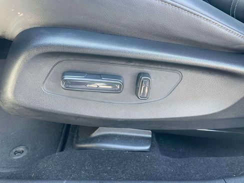 Used 2024 Honda HR-V EX-L image 18