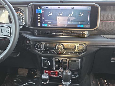 Certified 2024 Jeep Wrangler Unlimited Rubicon image 20