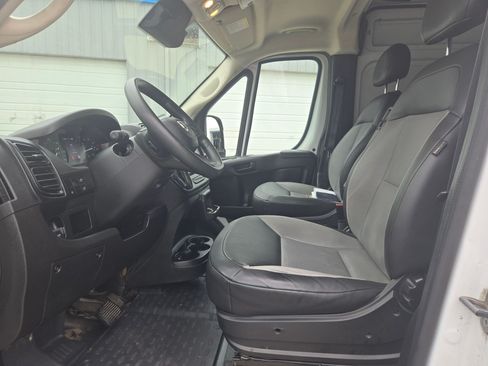 Used 2024 RAM ProMaster 2500 w/ Convenience Group FWD image 8