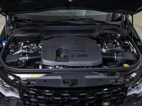 Certified 2025 Land Rover Discovery Dynamic SE image 5