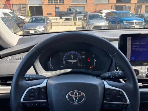 Used 2025 Toyota Grand Highlander FWD image 36