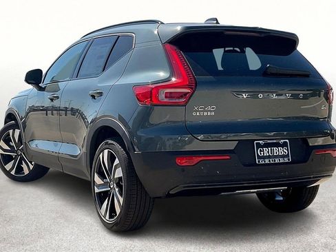 New 2026 Volvo XC40 B4 Plus w/ Climate Package image 5