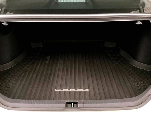 Used 2018 Toyota Camry LE image 33