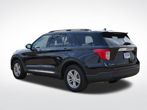 Used 2022 Ford Explorer XLT AWD/4WD image 4