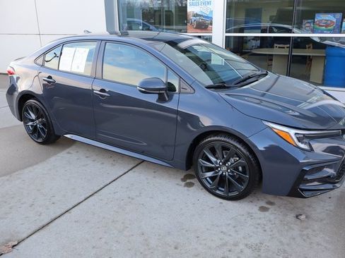 Used 2024 Toyota Corolla SE image 2