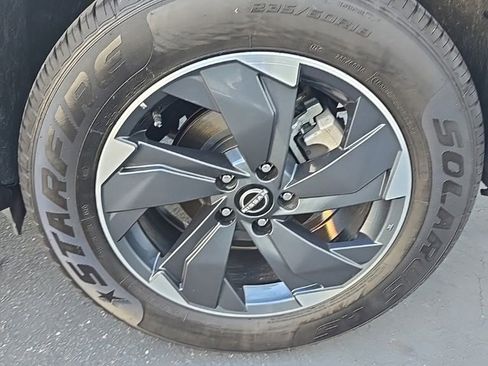Used 2024 Nissan Rogue SV AWD/4WD image 12