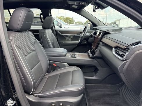 Certified 2024 GMC Acadia Denali FWD image 28