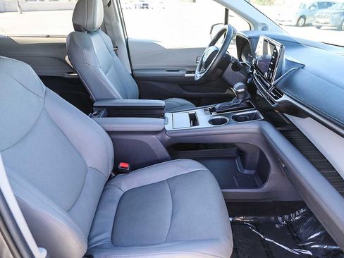 Certified 2024 Toyota Sienna Limited image 16