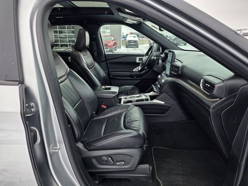 Used 2020 Ford Explorer Platinum w/ Premium Technology Package image 10