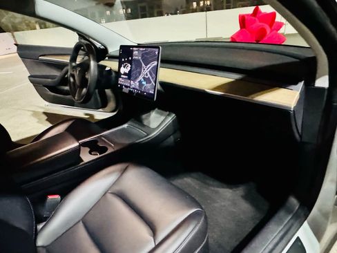 Used 2021 Tesla Model 3 Standard Range Plus image 25