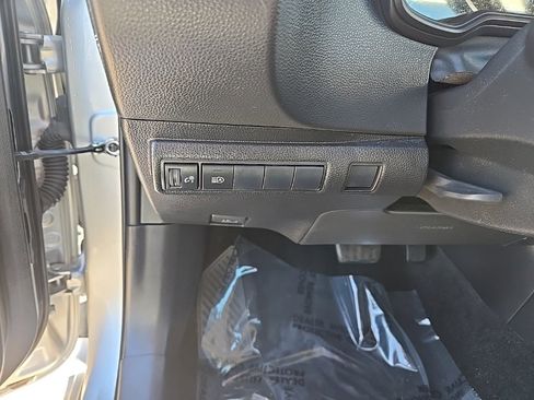 Used 2020 Toyota Corolla LE image 12