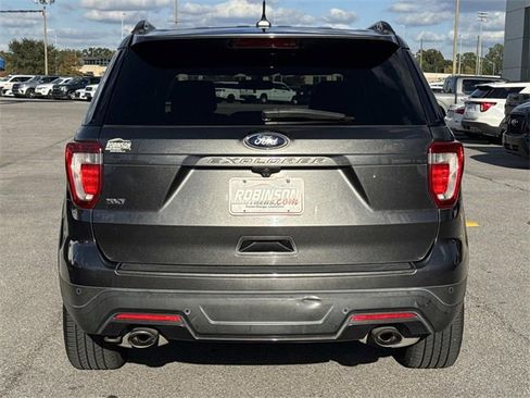 Used 2018 Ford Explorer XLT w/ Equipment Group 202A image 6