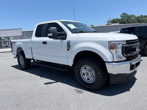 Used 2022 Ford F250 XL w/ Power Equipment Group AWD/4WD image 2