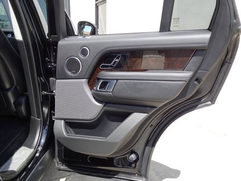 Used 2020 Land Rover Range Rover HSE image 18