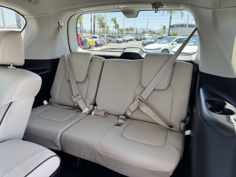 Used 2024 Nissan Armada Platinum w/ Captain's Chairs Package RWD image 37