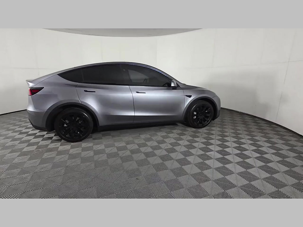 Used 2025 Tesla Model Y Long Range AWD/4WD image 34