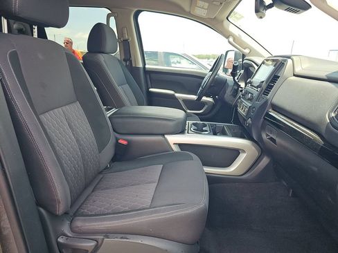 Used 2023 Nissan Titan SV w/ SV Convenience Package RWD image 6