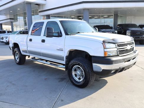 Used 2006 Chevrolet Silverado 2500 LT w/ Heavy-Duty Power Package image 8