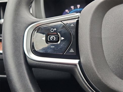 Used 2023 Volvo XC60 B6 Ultimate w/ Protection Package Premier image 28