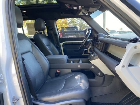 Used 2023 Land Rover Defender 110 X-Dynamic SE image 37