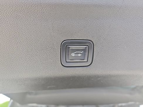 Used 2022 GMC Yukon Denali w/ Denali Premium Package AWD/4WD image 19